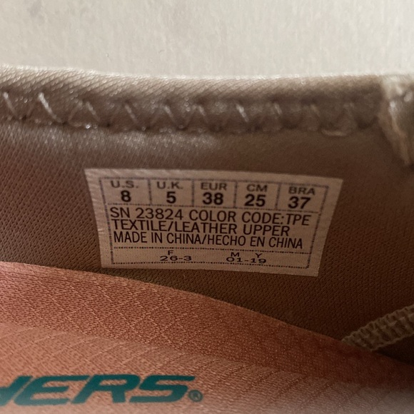 NWT - Women’s Skechers Relaxed Fit - Garden Joy - Picture 9 of 9